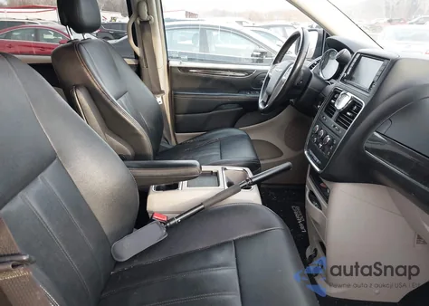 2016 Chrysler Town & Country Lx z USA, uszkodzony, nr VIN 2C4RC1AG5GR231928